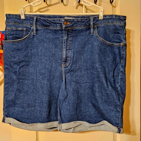 Ava & Viv Denim Rolled Cuff Jean Shorts | NWT | Plus size 26W - Picture 1 of 6